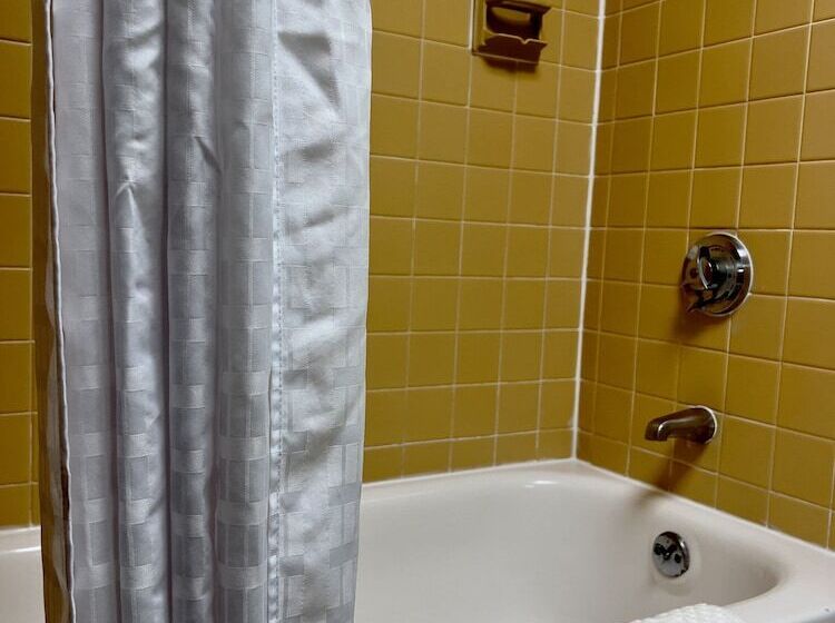 فندق Bradley Inn