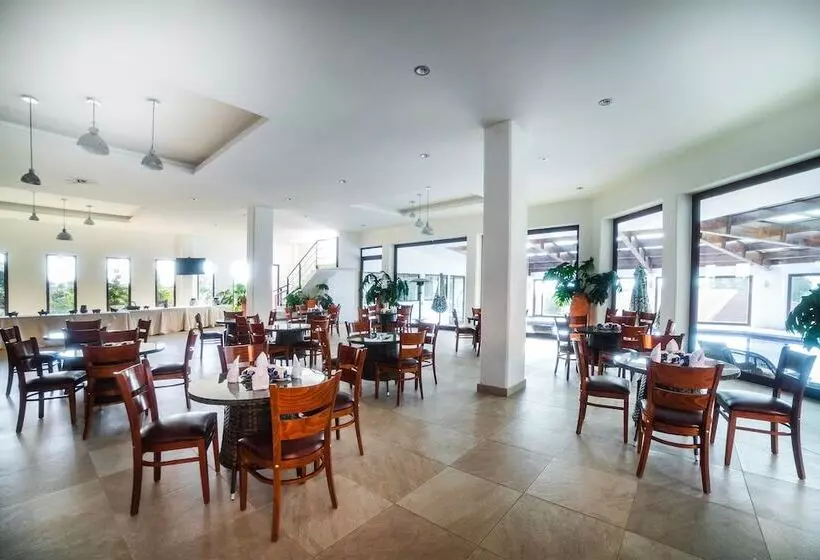 ホテル El Roble Resort