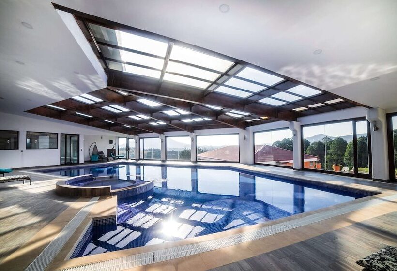 בית מלון כפרי El Roble Resort