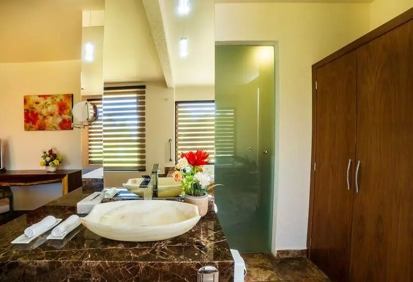 ホテル El Roble Resort