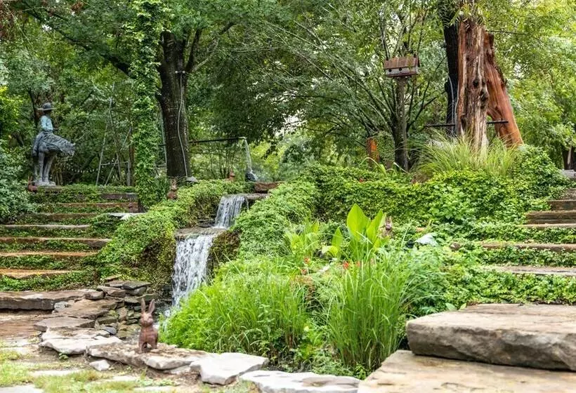 Hotelli Moon River Ranch