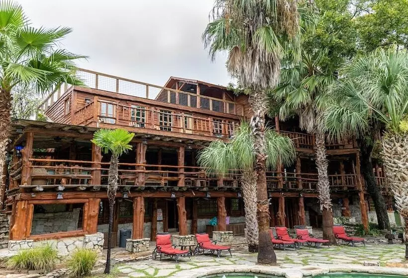 Hotelli Moon River Ranch