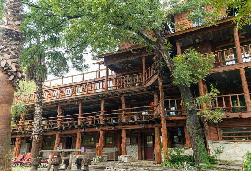 Отель Moon River Ranch