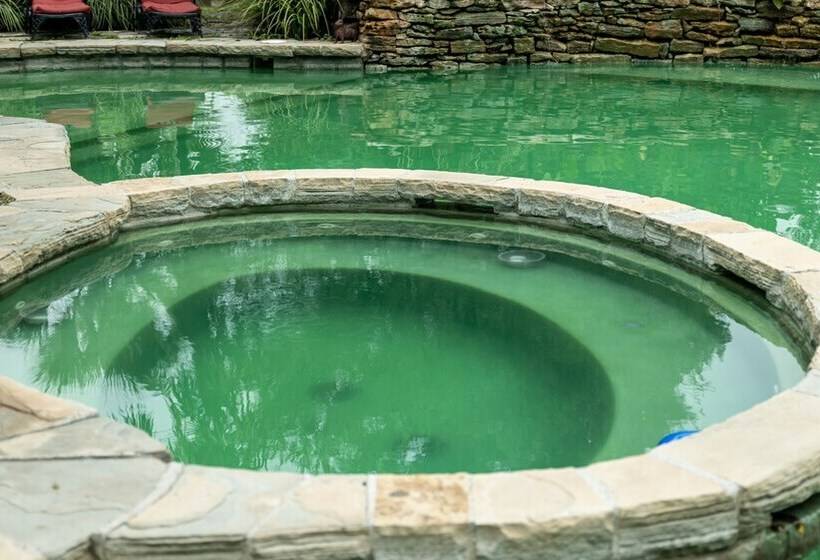 Отель Moon River Ranch