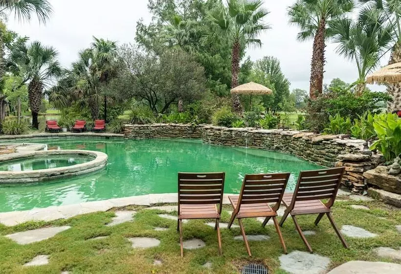 Hotelli Moon River Ranch