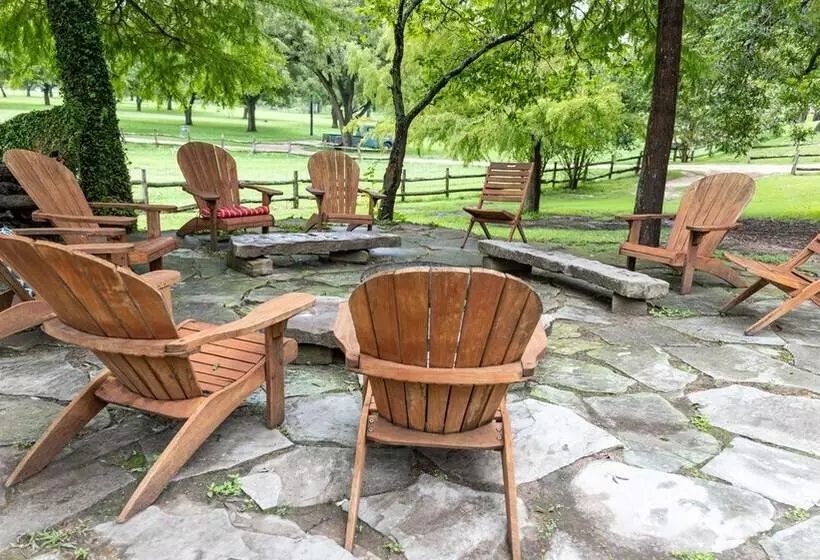 Hotelli Moon River Ranch