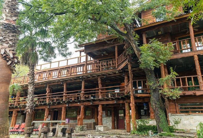 Отель Moon River Ranch