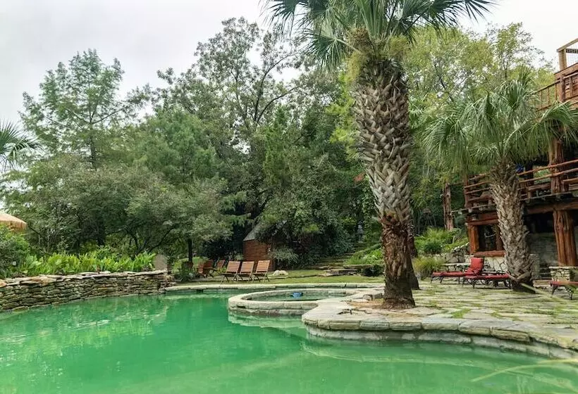 Hotelli Moon River Ranch