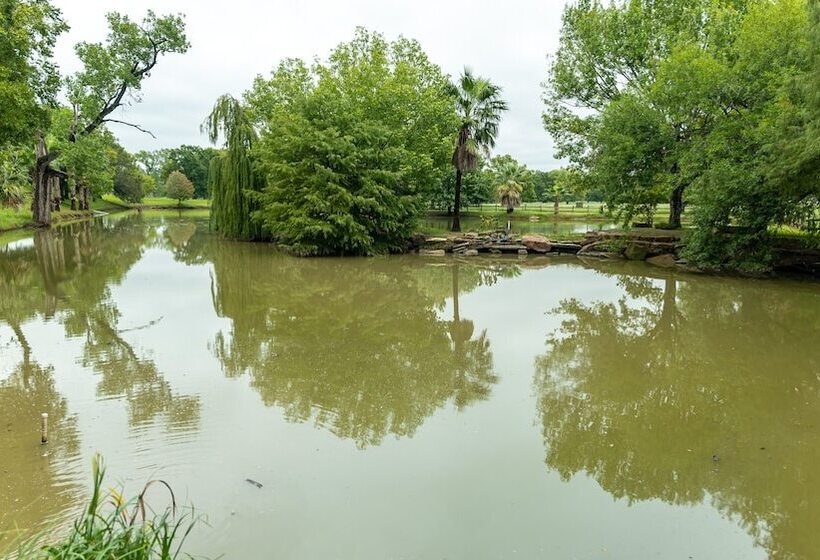 Отель Moon River Ranch