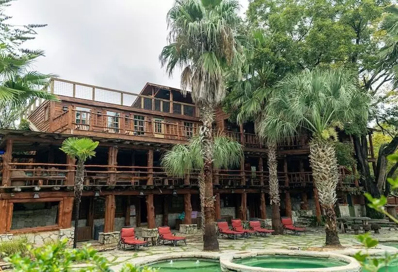 Hotelli Moon River Ranch