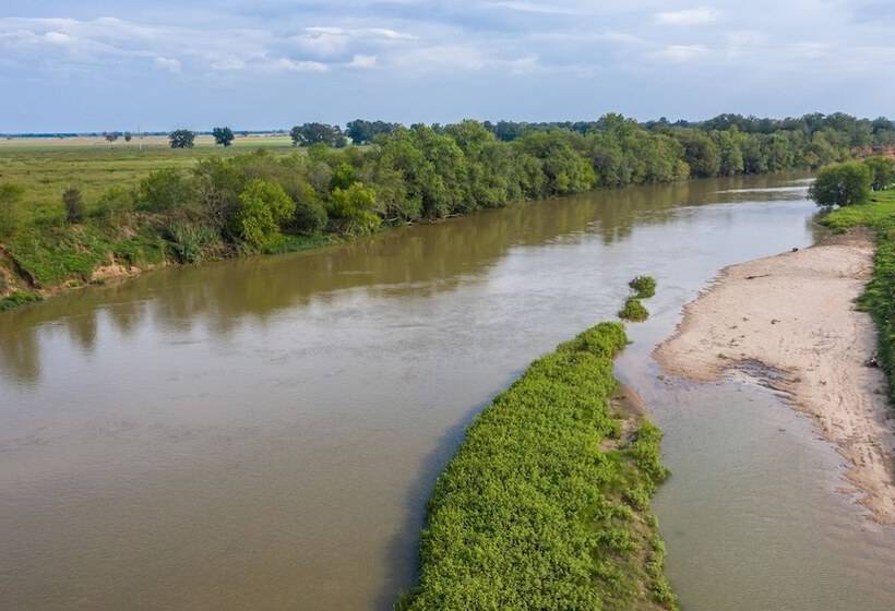 Отель Moon River Ranch