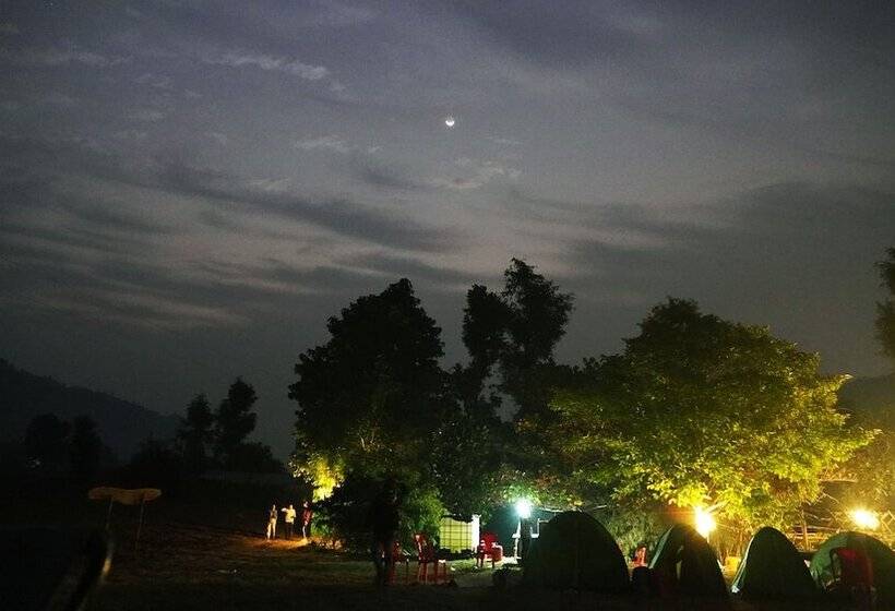 Hotel Moustache Kamp Kalakund