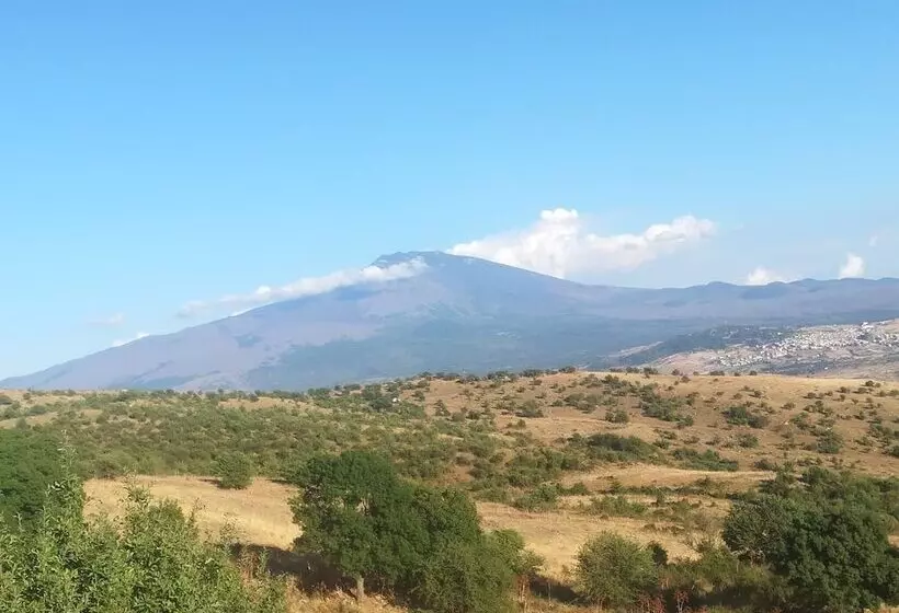 Inviting Cottage In Maniace With Private Garden