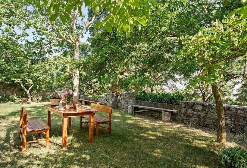 Inviting Cottage In Maniace With Private Garden
