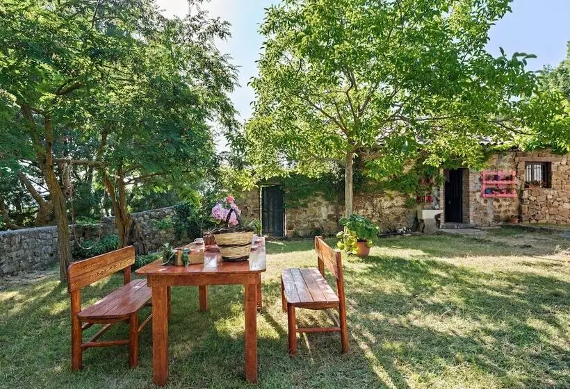 Inviting Cottage In Maniace With Private Garden
