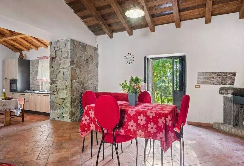 Inviting Cottage In Maniace With Private Garden
