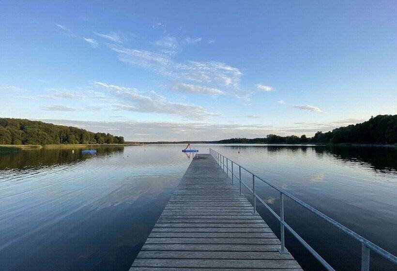 Schoenes Modernes Ferienhaus Am See