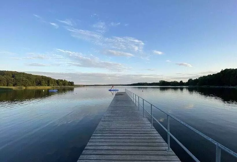 Schoenes Modernes Ferienhaus Am See