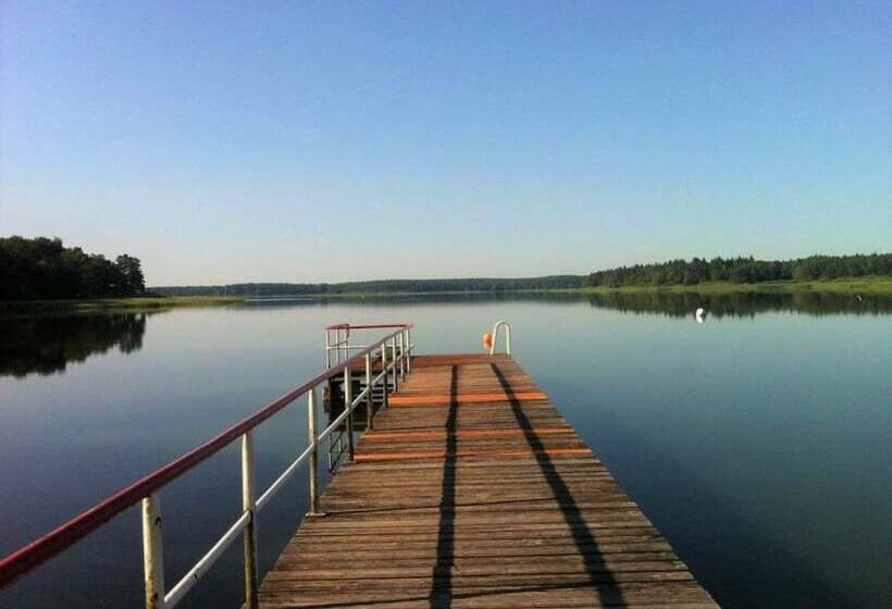Schoenes Modernes Ferienhaus Am See