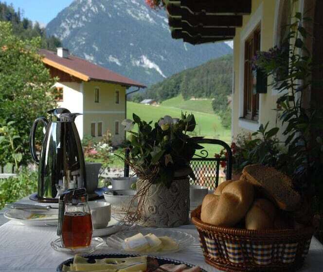 ペンション Hinterkellaubauer