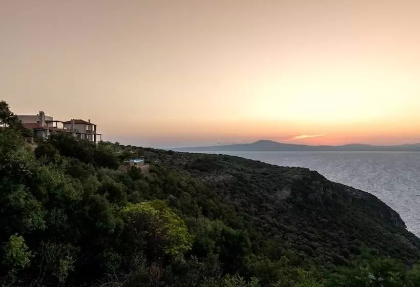 Searocks Exclusive Villas Resort