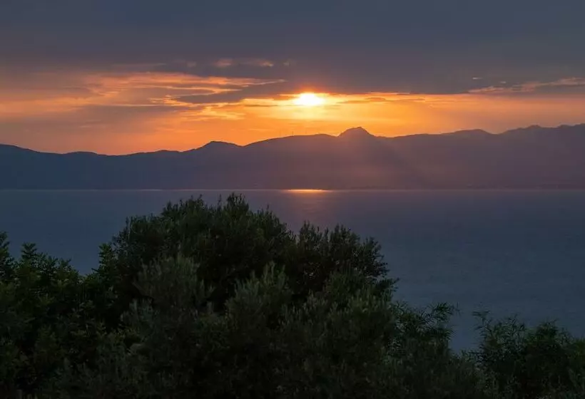 Searocks Exclusive Villas Resort