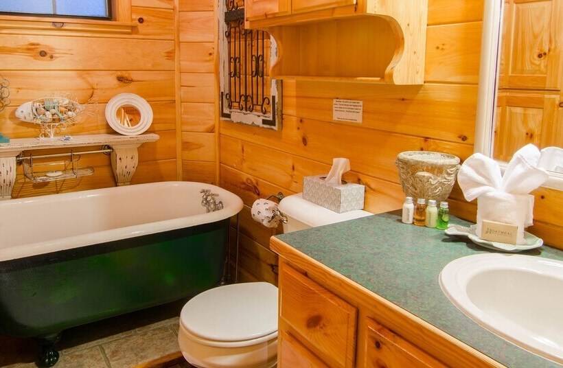 Breathless Cabin Includes Free Wifi, Parking Onsite, Private Hot Tub, And Bbq By Redawning