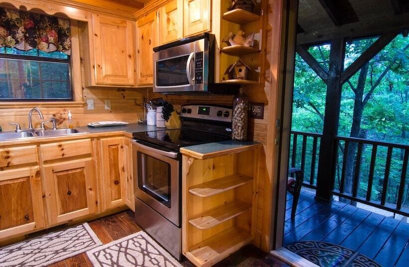 Breathless Cabin Includes Free Wifi, Parking Onsite, Private Hot Tub, And Bbq By Redawning