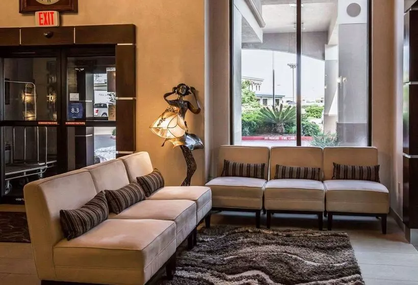 Hotelli Comfort Suites