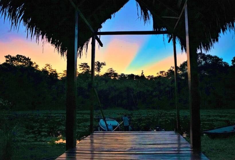 ホテル Grand Amazon Lodge & Tours