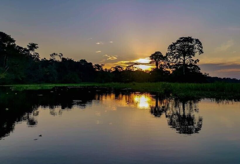 ホテル Grand Amazon Lodge & Tours