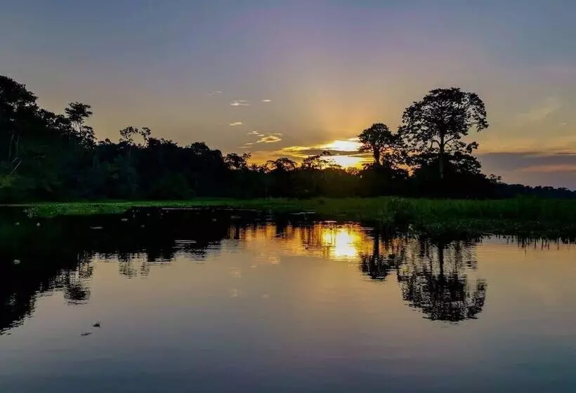 ホテル Grand Amazon Lodge & Tours