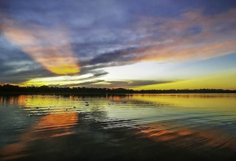 ホテル Grand Amazon Lodge & Tours