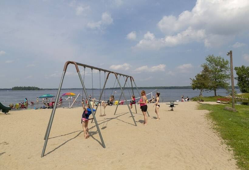 Отель Great Blue Resorts   Mccreary S Beach