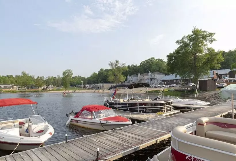 Hotelli Great Blue Resorts   Mccreary S Beach