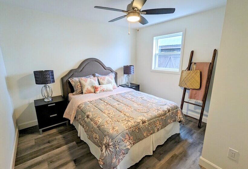 Отель Great Blue Resorts   Mccreary S Beach