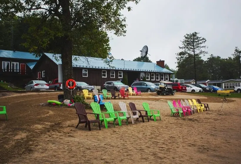 ホテル Great Blue Resorts Mccreary S Beach