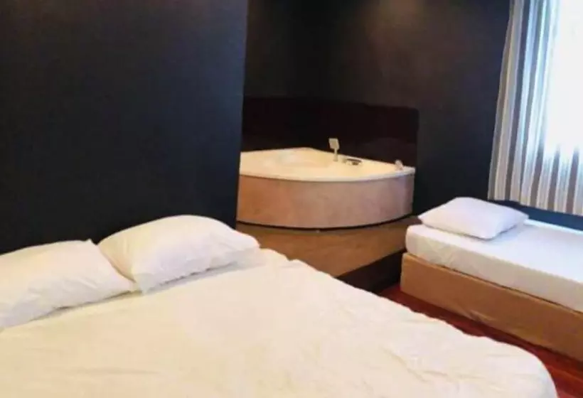 هتل Naina Park Resort