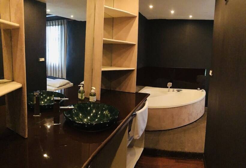 هتل Naina Park Resort