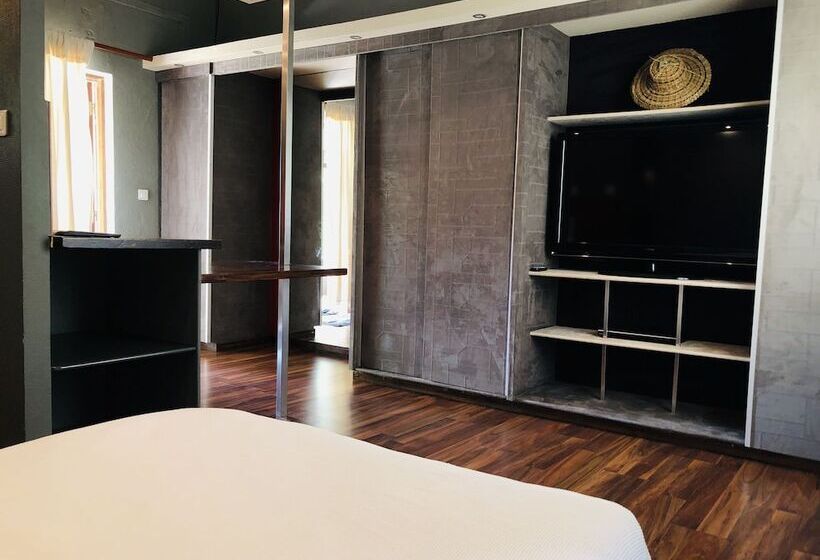 هتل Naina Park Resort