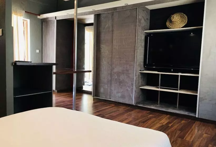 هتل Naina Park Resort