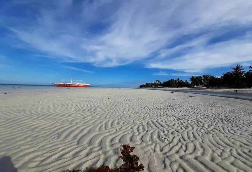 Hotelli Saint John Beach House