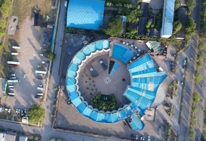 فندق Santa Barbara Plus