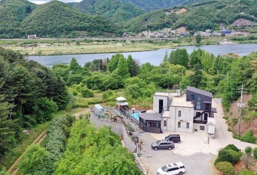 Panzió Asamo Poolvilla