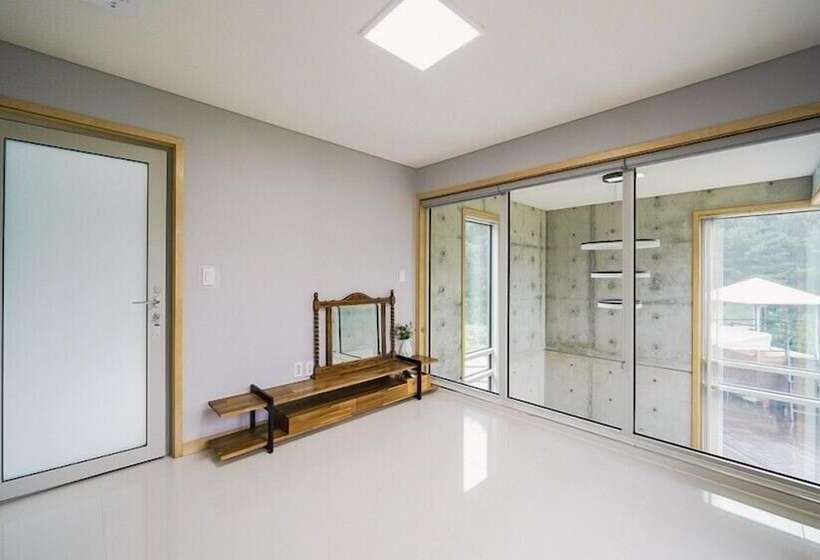 Panzió Asamo Poolvilla