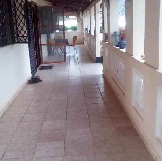 پانسیون Bahamas Guest