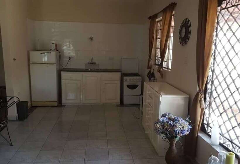 پانسیون Bahamas Guest