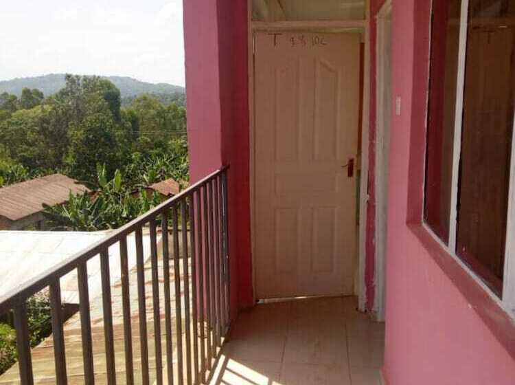 پانسیون Lefins Lounge