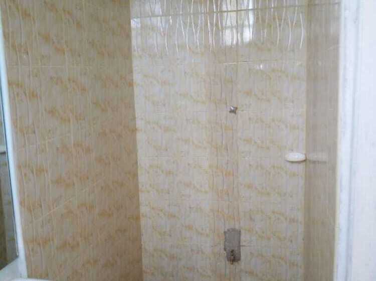 پانسیون Lefins Lounge