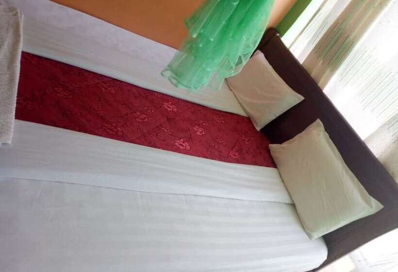 پانسیون Lefins Lounge